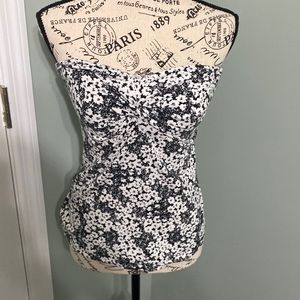 ☀️3/$20 Nollie Floral Tube Top.